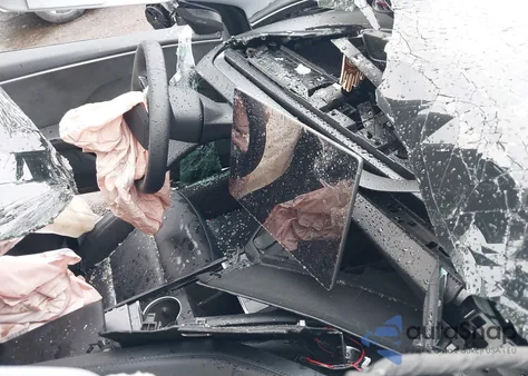 2025 Tesla Model 3 Long Range All-Wheel Drive z USA, uszkodzony, nr VIN 5YJ3E1EB4SF941504